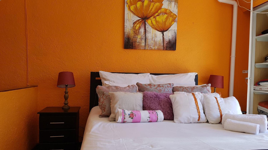 Bedroom 4, Lolos Cosy One Bedroom Apartment, Harare