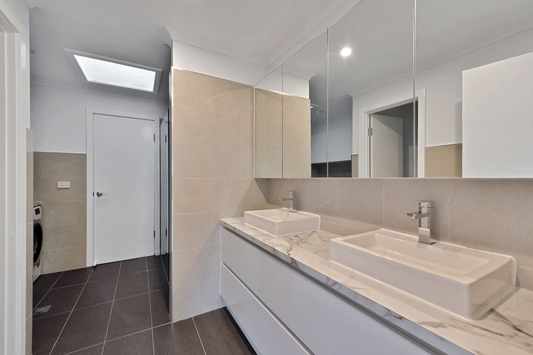 Bathroom 3, Mulwala Lakeside Waterfront, Corowa