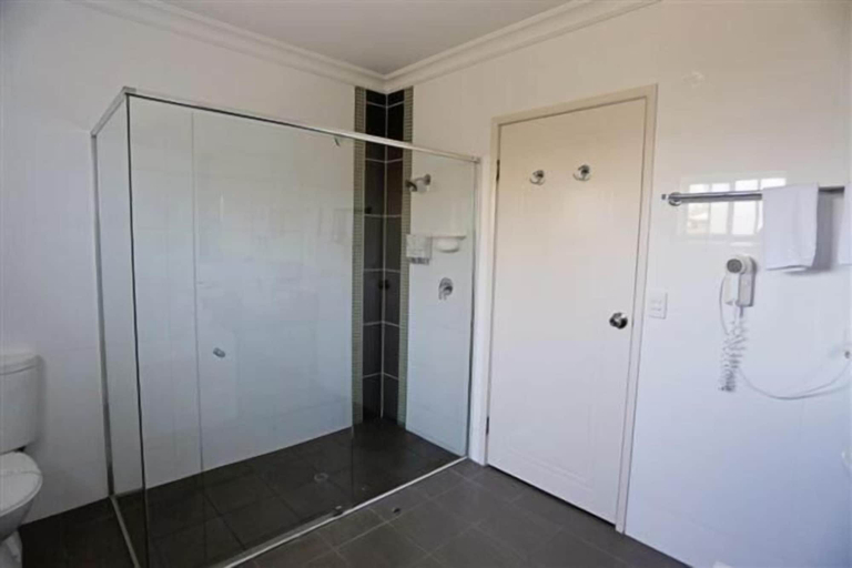 Bathroom 3, Drover's Motor Inn, Dalby, Dalby
