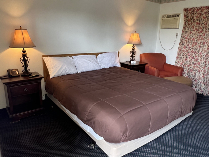 Bedroom 2, American Inn, Riverside