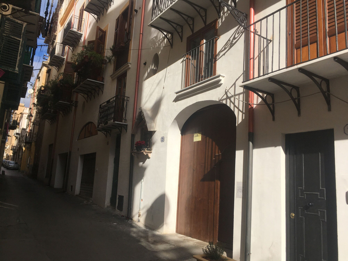 Exterior & Views 2, Discesa Delle Capre, Palermo