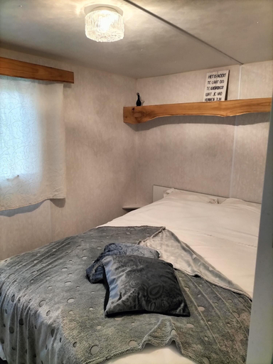 Bedroom 3, Domaine de la Velle, Lot
