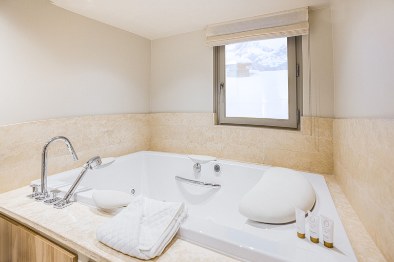Bathroom 5, Les Suites de la Potinière, Savoie