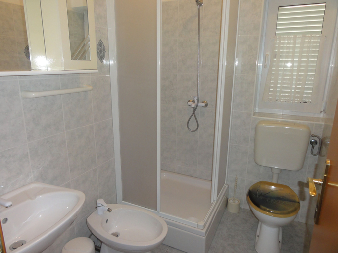Bathroom 3, Apartment Bolko, Medulin