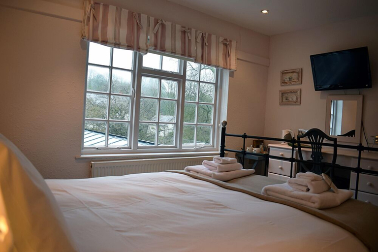 Bedroom 2, Fox & Hounds, Vale of Glamorgan