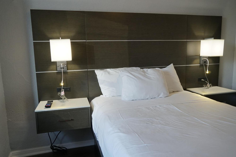 Bedroom 2, The Utah Inn, San Francisco