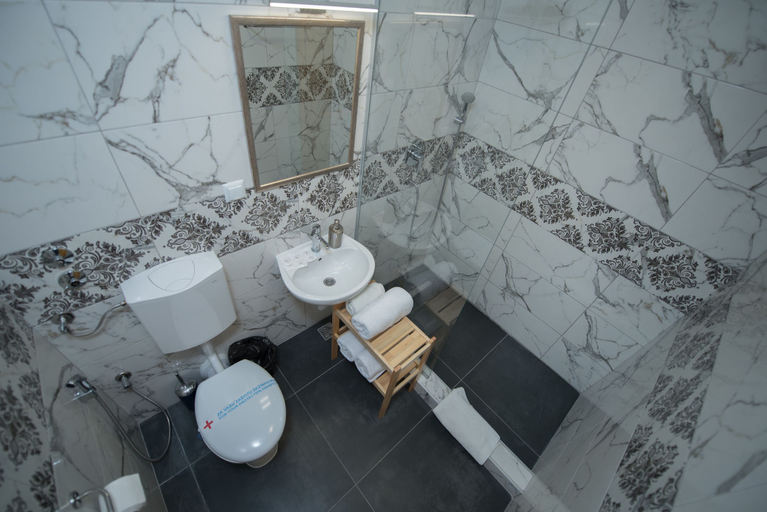 Bathroom 3, Hotel Plaza, Sarajevo