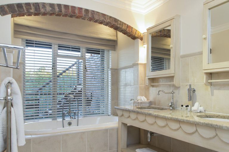 Bathroom 5, The Fernery Lodge and Spa, Cacadu
