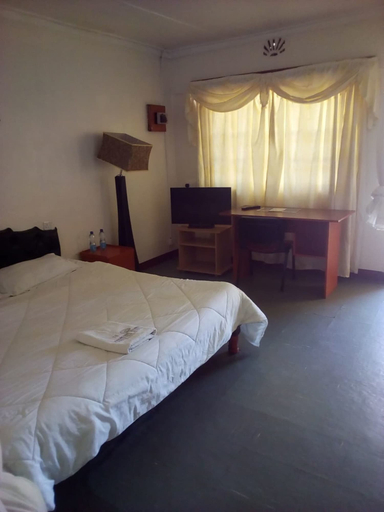 Bedroom 4, Family Comfort Hotel, Kieni
