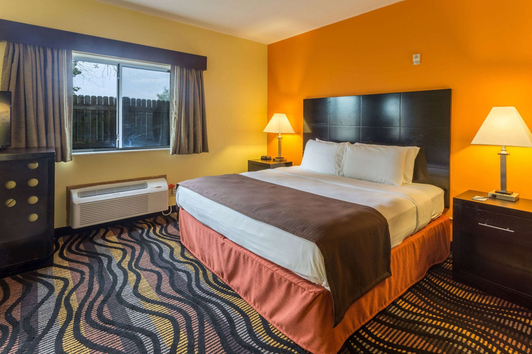 Bedroom 2, AmericInn by Wyndham Streator, La Salle