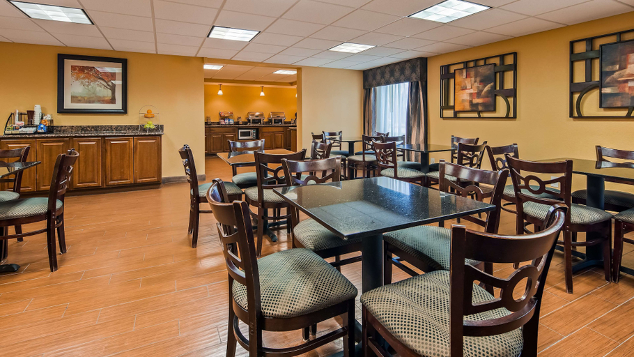 Food & Drinks 5, Best Western Plus Parkway Hotel, Madison