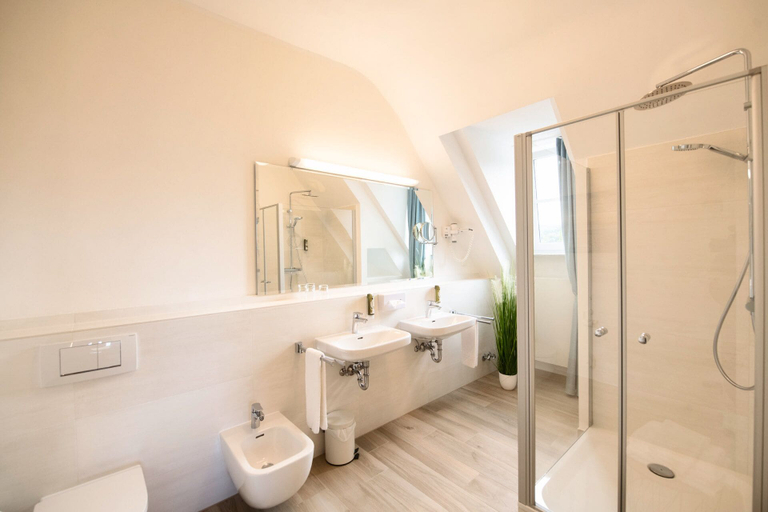 Bathroom 4, Landhotel Kauzenberg, Bad Kreuznach