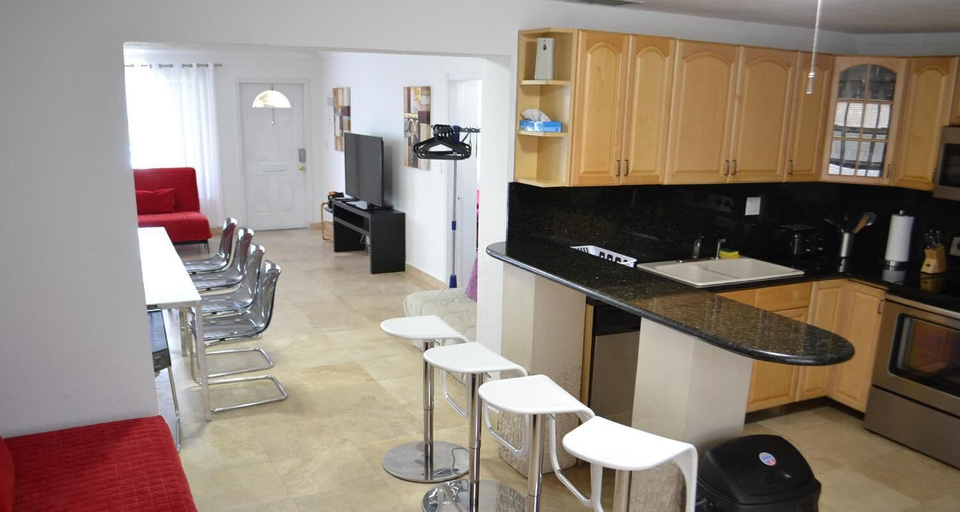 Others 5, House for 12, Broward
