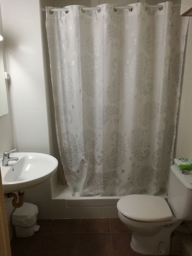 Bathroom 4, Hostal Lesseps, Barcelona