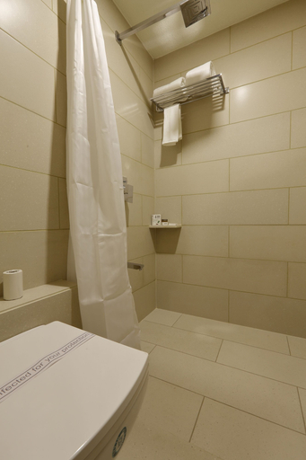 Bathroom 4, Hotel 440, Ahmadabad