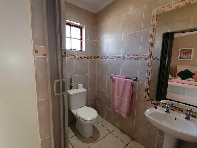 Bathroom 4, Tri-Angle B&B, Amathole