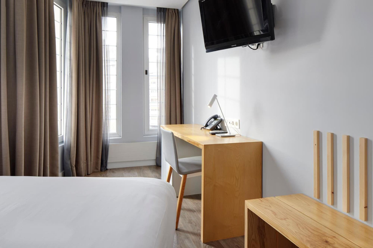 Bedroom 3, Hotel Avenida, Navarra
