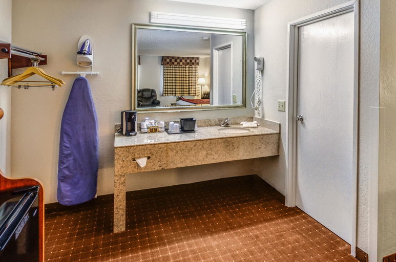 Bathroom 4, Rodeway Inn North Charleston - Ashley Phosphate, Charleston