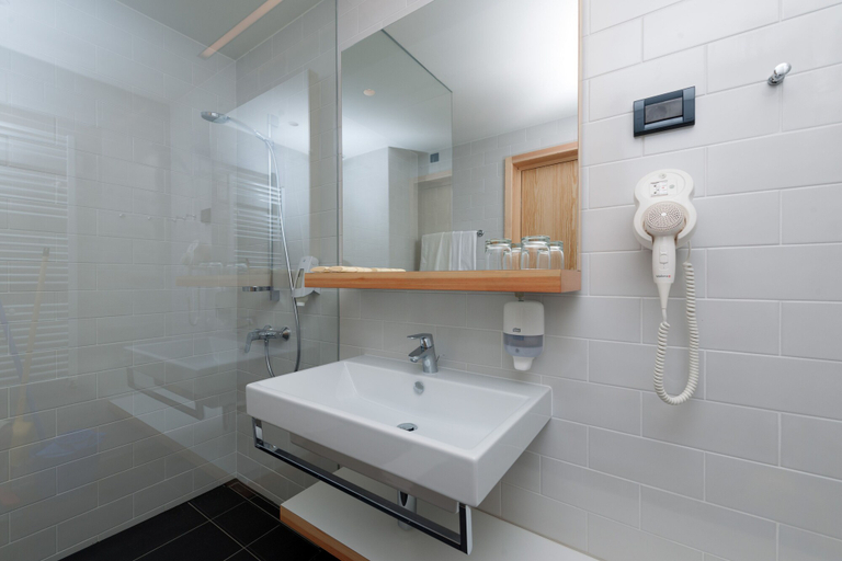 Bathroom 5, Maistra Select Amarin Resort, Rovinj