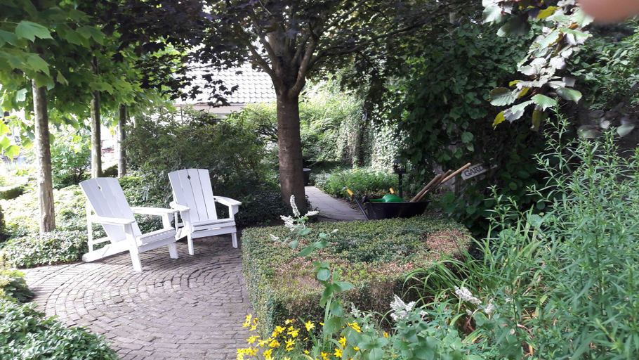 Others 4, B&B Rosteline, Limburg