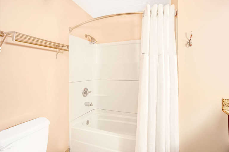 Bathroom 4, Ramada by Wyndham Murfreesboro, Rutherford