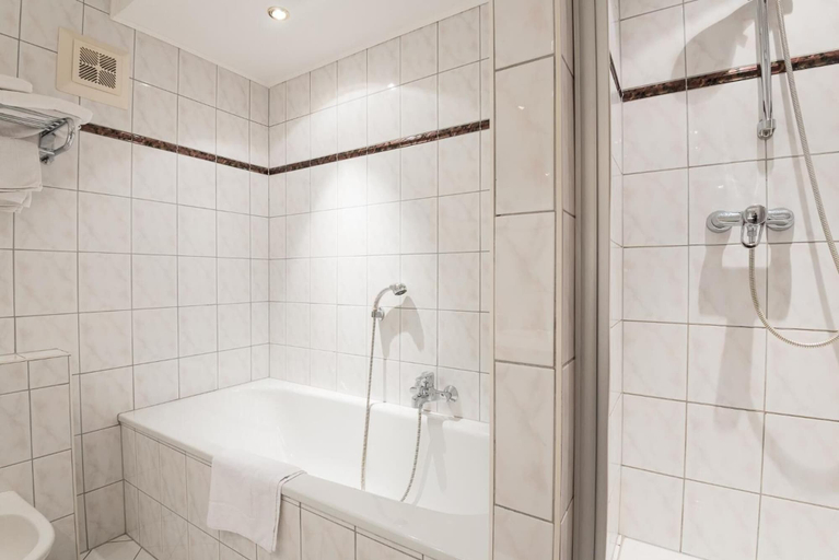 Bathroom 4, Hotel Post, Spittal an der Drau