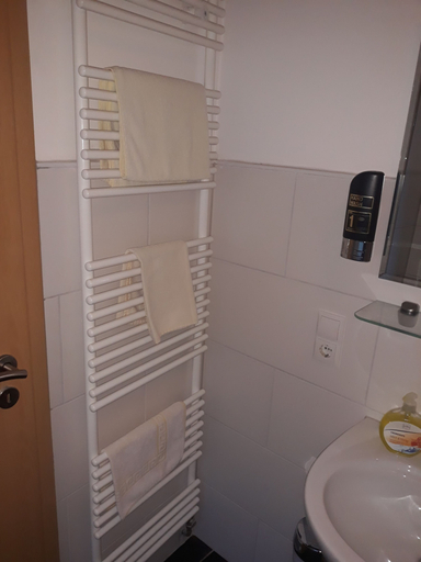 Bathroom 4, Hotel Restaurant Stern, Mannheim
