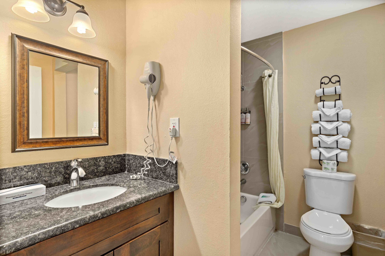 Bathroom 4, Lemon Tree Hotel & Suites Anaheim, Orange