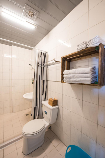 Bathroom 4, Anping Pet Island, Tainan