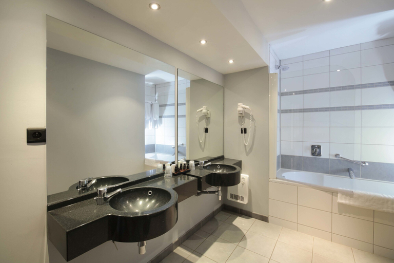 Bathroom 5, Les Jardins de la Molignée, Namur