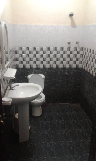 Bathroom 5, Italiano Restaurans, Matale