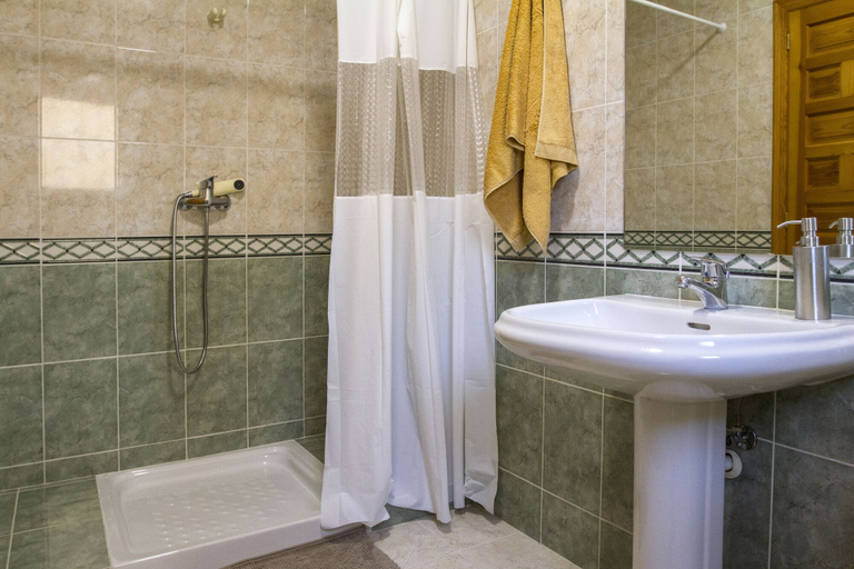 Bathroom, Robert's Apartment 2, Alicante
