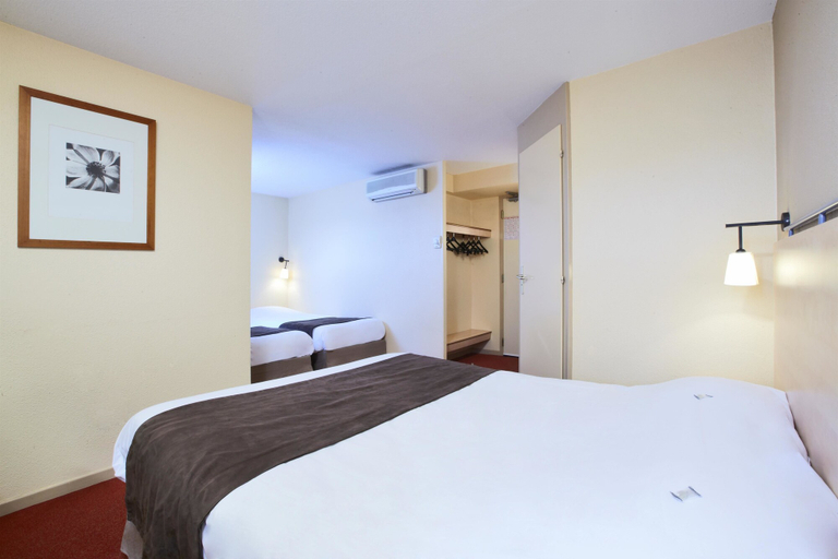 Bedroom 2, Hotel Kyriad Beauvais Sud, Oise
