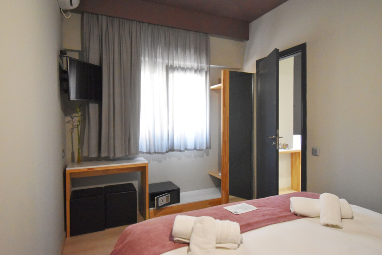 Bedroom 4, Be My Guest Athens, Attica