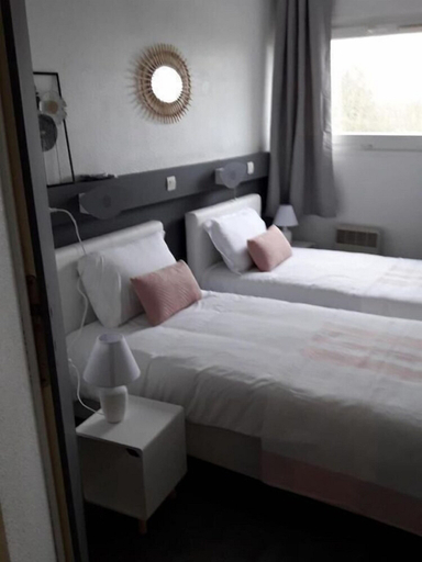 Bedroom 3, Hotel Mervil Airport, Nord