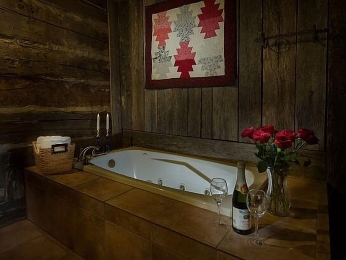 Bathroom 3, The Olde Mill Inn Bed & Breakfast, Claiborne