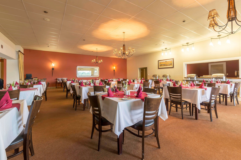 Food & Drinks 5, Protea Hotel by Marriott Zambezi River Lodge, Sesheke
