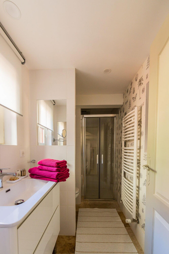 Bathroom 5, 1 Logis a Domme, Dordogne