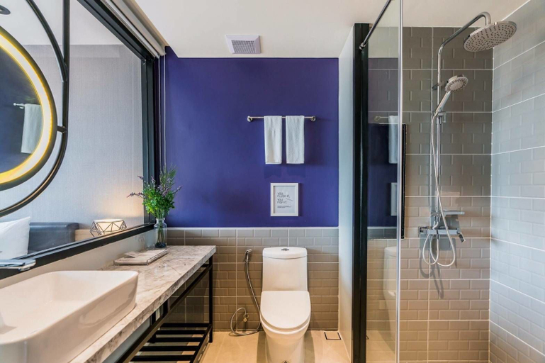 Bathroom 5, XQ Pattaya Hotel, Pattaya