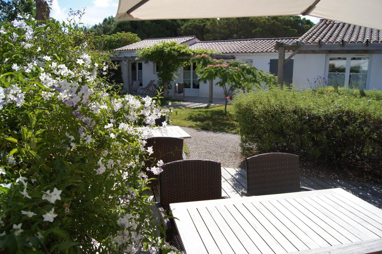 Exterior & Views 2, La Villa Hôtel Bien Être, Charente-Maritime