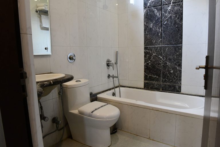 Bathroom 2, Hotel Ravisha Continental, Kaushambi