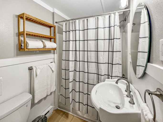 Bathroom 3, Ocean Air Suites, Rockingham