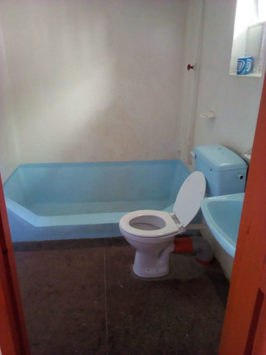 Bathroom 4, Family Comfort Hotel, Kieni