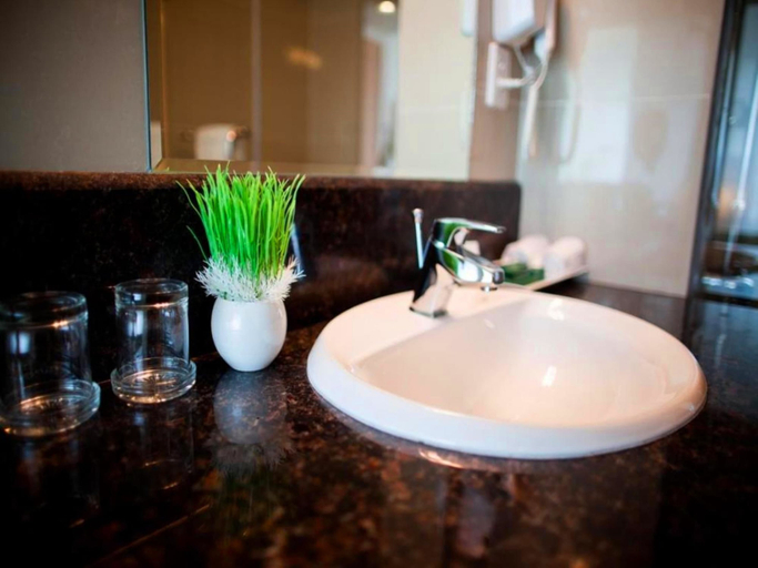 Bathroom 4, River Hotel, Hà Tiên