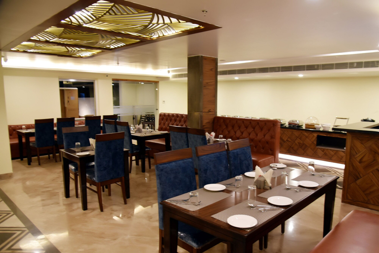 Food & Drinks 5, Clarks Inn Suites Katra, Reasi