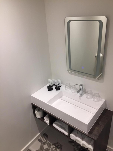 Bathroom 3, Base Accommodation Dingle
