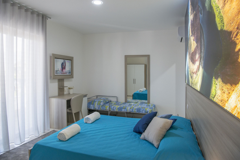 Bedroom 4, Hotel America, Salerno