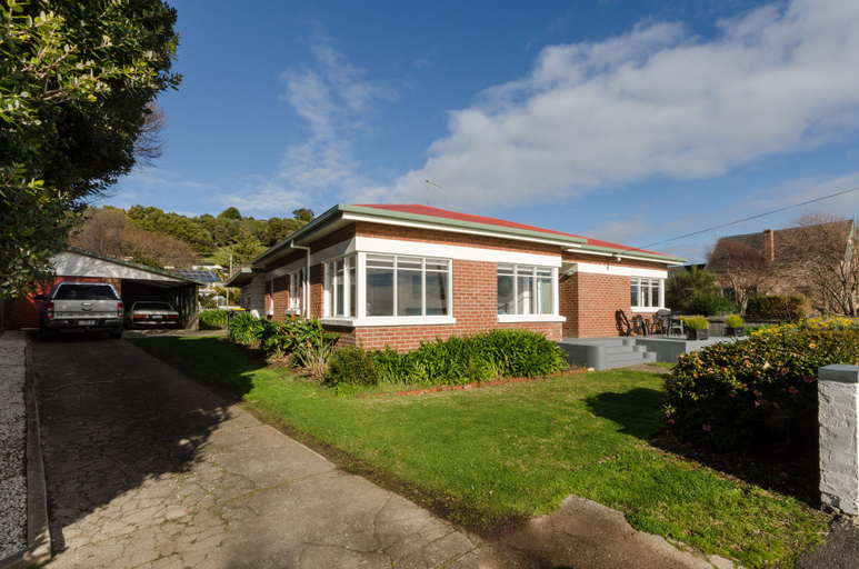 Exterior & Views 2, Sunrise at Penguin, Central Coast - Pt A