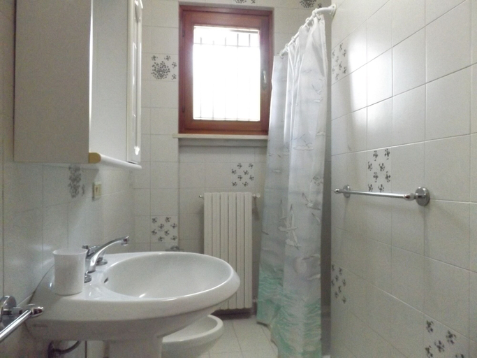 Bathroom 3, Villa Bardino, Verona