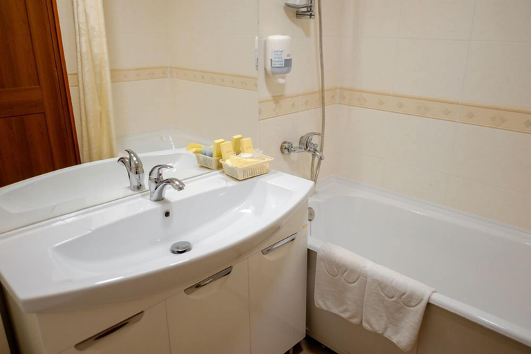 Bathroom 4, Hotel Gagarin, Anivskiy rayon